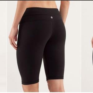 Lululemon groove tall biker short 9” inseam, size 8